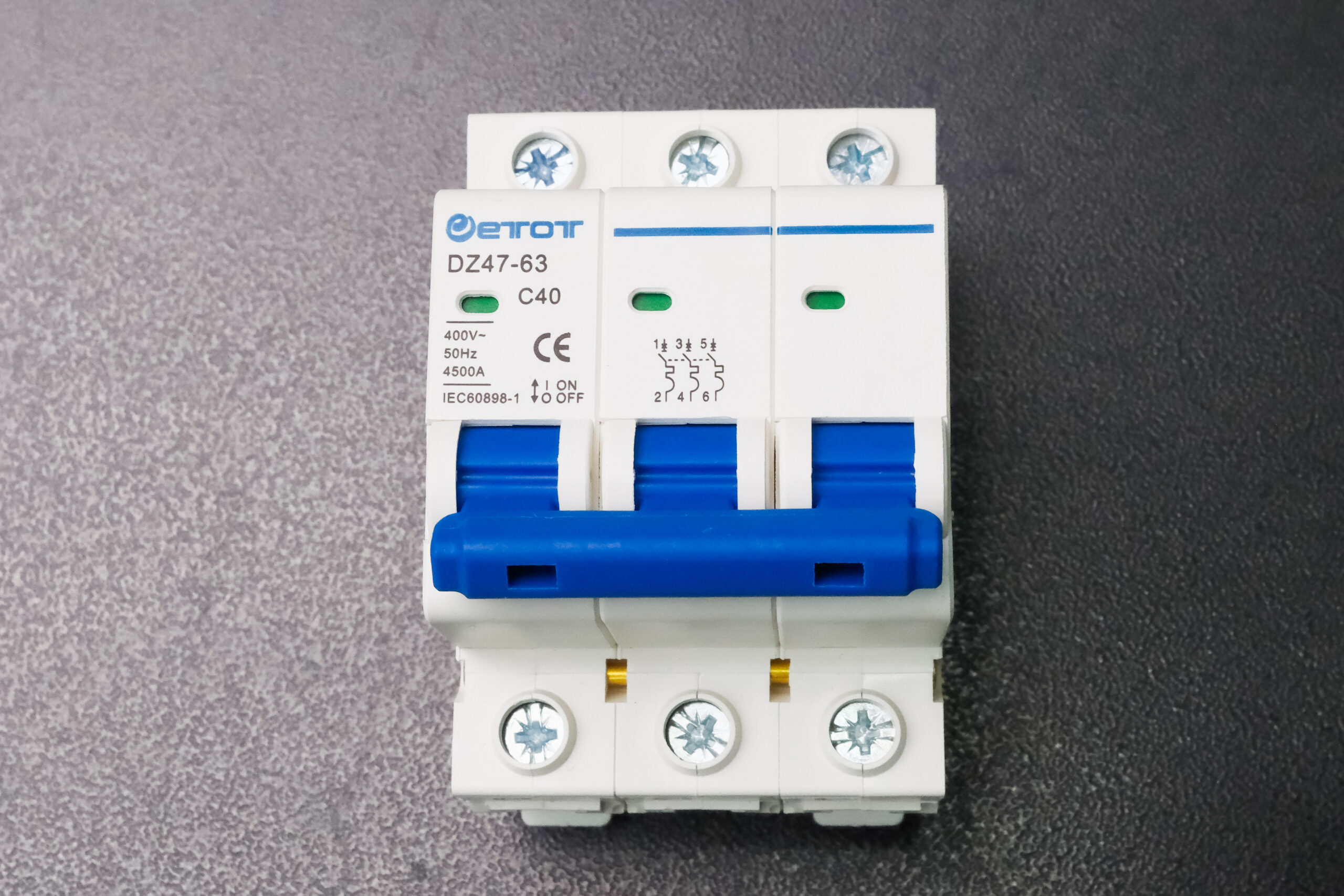 Aptomat DZ47-63 3PC40 bảo vệ chống ngắn mạch quá tải chính hãng - ETOT