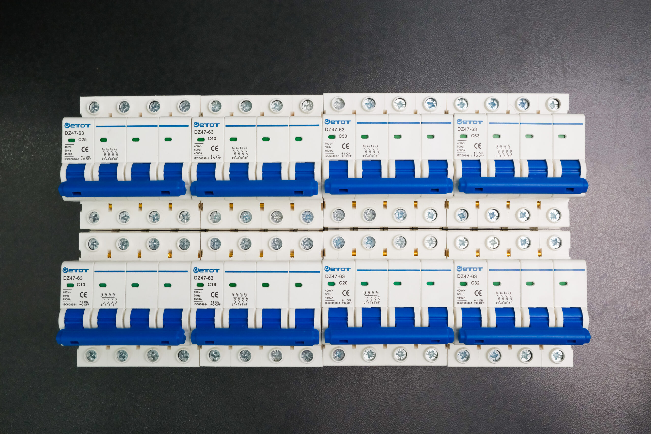 Aptomat DZ47‑63 4P bảo vệ chống ngắn mạch quá tải chính hãng - ETOT