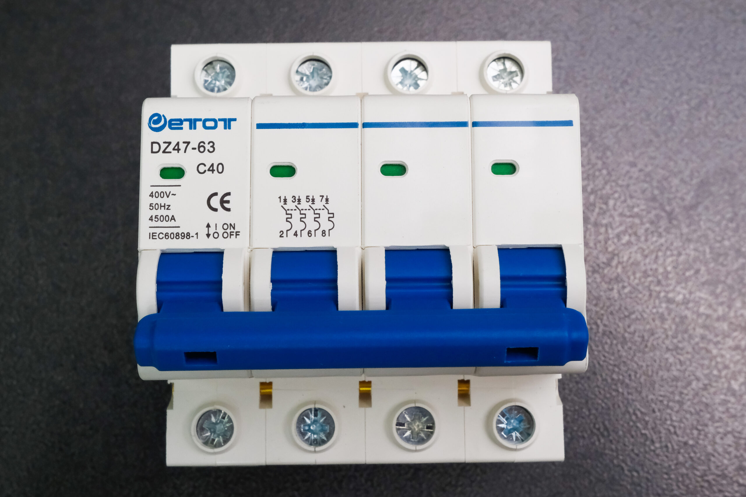 Aptomat DZ47-63 4PC40 bảo vệ chống ngắn mạch quá tải chính hãng - ETOT