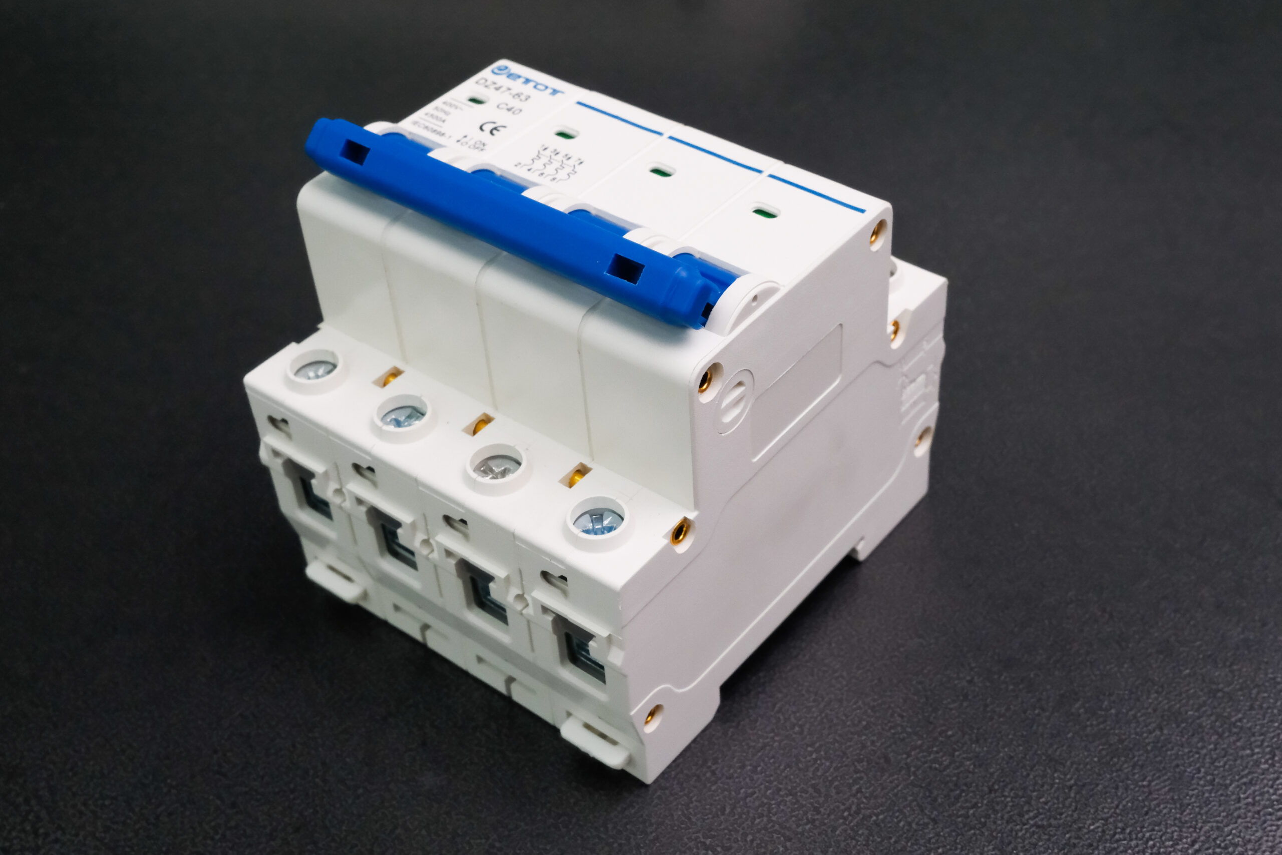 Aptomat DZ47-63 4PC40 bảo vệ chống ngắn mạch quá tải chính hãng - ETOT - Ảnh 2