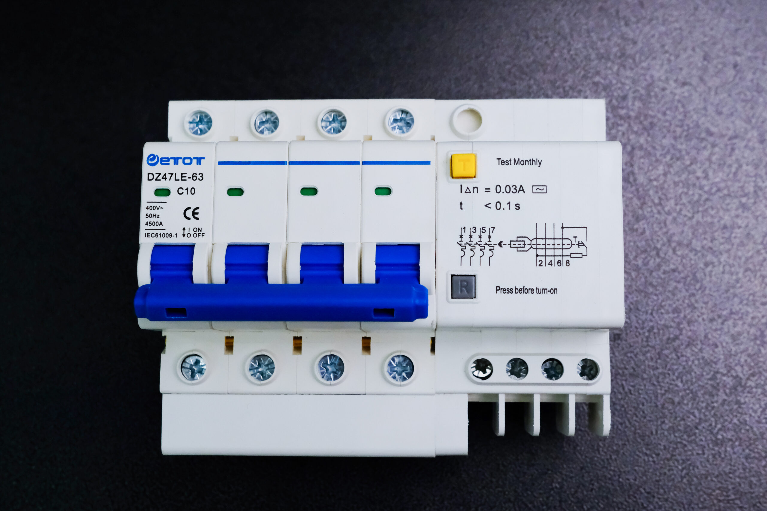 Aptomat DZ47LE-63 4PC10 bảo vệ chống ngắn mạch quá tải chính hãng - ETOT